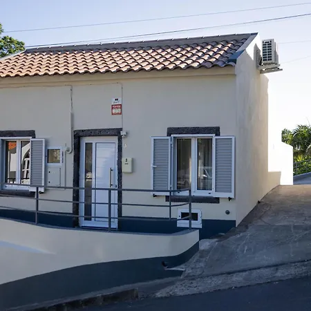 Azorean T1-relaxing 1-bedroom Retreat Near Sao Miguel Highlights Holiday home *