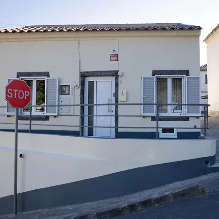 Azorean T1-relaxing 1-bedroom Retreat Near Sao Miguel Highlights *