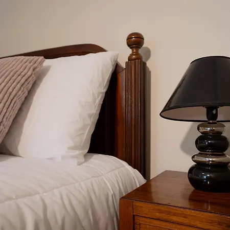 Azorean T1-relaxing 1-bedroom Retreat Near Sao Miguel Highlights بيت للعطل