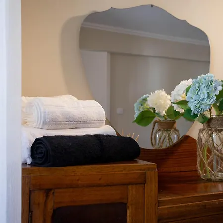 بيت للعطل Azorean T1-relaxing 1-bedroom Retreat Near Sao Miguel Highlights