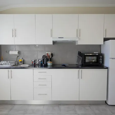 Azorean T1-relaxing 1-bedroom Retreat Near São Miguel Highlights *