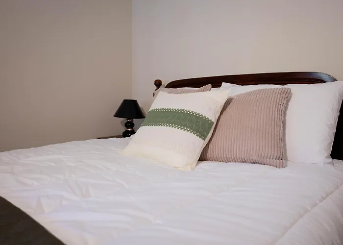 بيت للعطل Azorean T1-relaxing 1-bedroom Retreat Near Sao Miguel Highlights